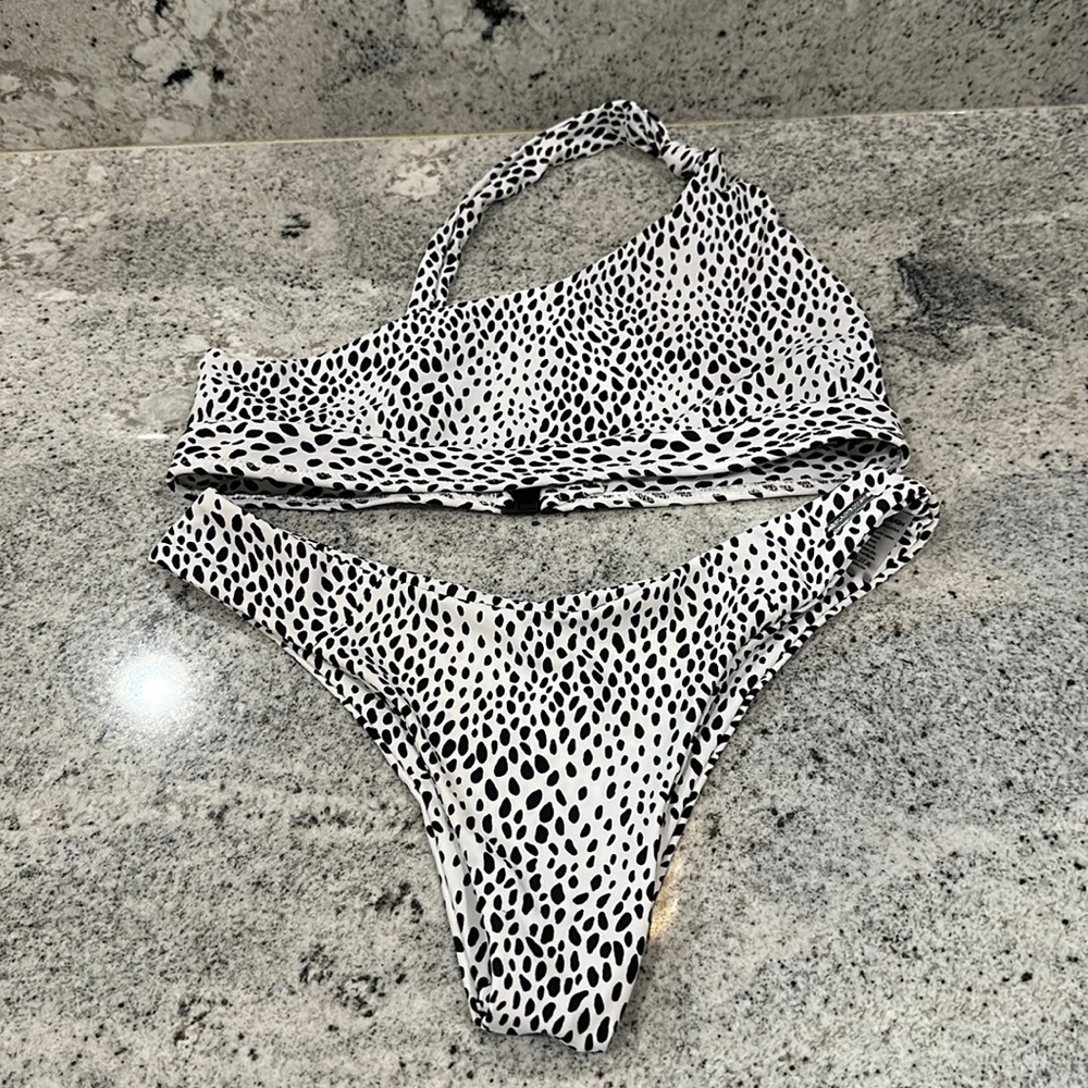 Blackbough one shoulder bikini